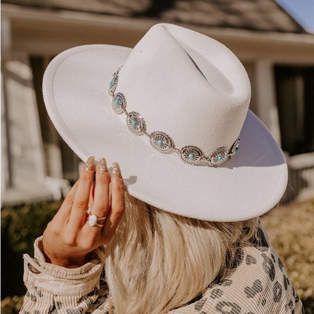 🆕 Elegant Ivory Fedora Hat | Silver Concho Belt | Adjustable | Boho Western Sty - Picture 6 of 6